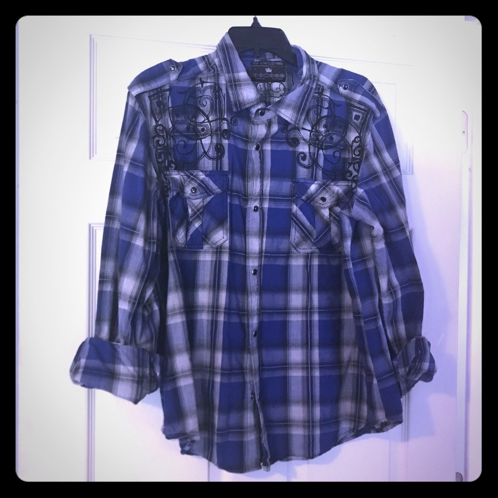 Men’s button up blue flannel print.